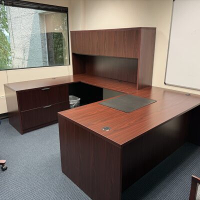 Executive U-Shaped Desk with Hutch